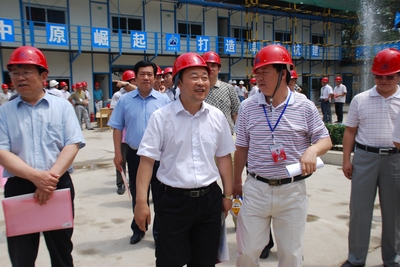 市长助理赵武安参加了视察.