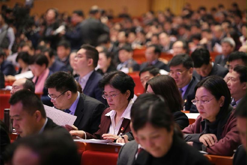 河南省十三届人大二次会议第二次全体会议召开